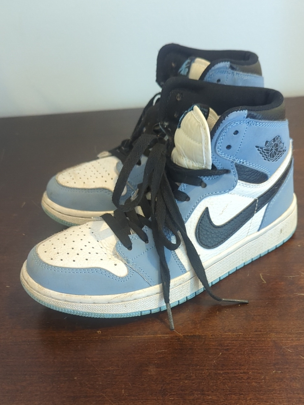 Kids Nike High-Top Basketball Sneakers in Light Blue and White Size 6.5